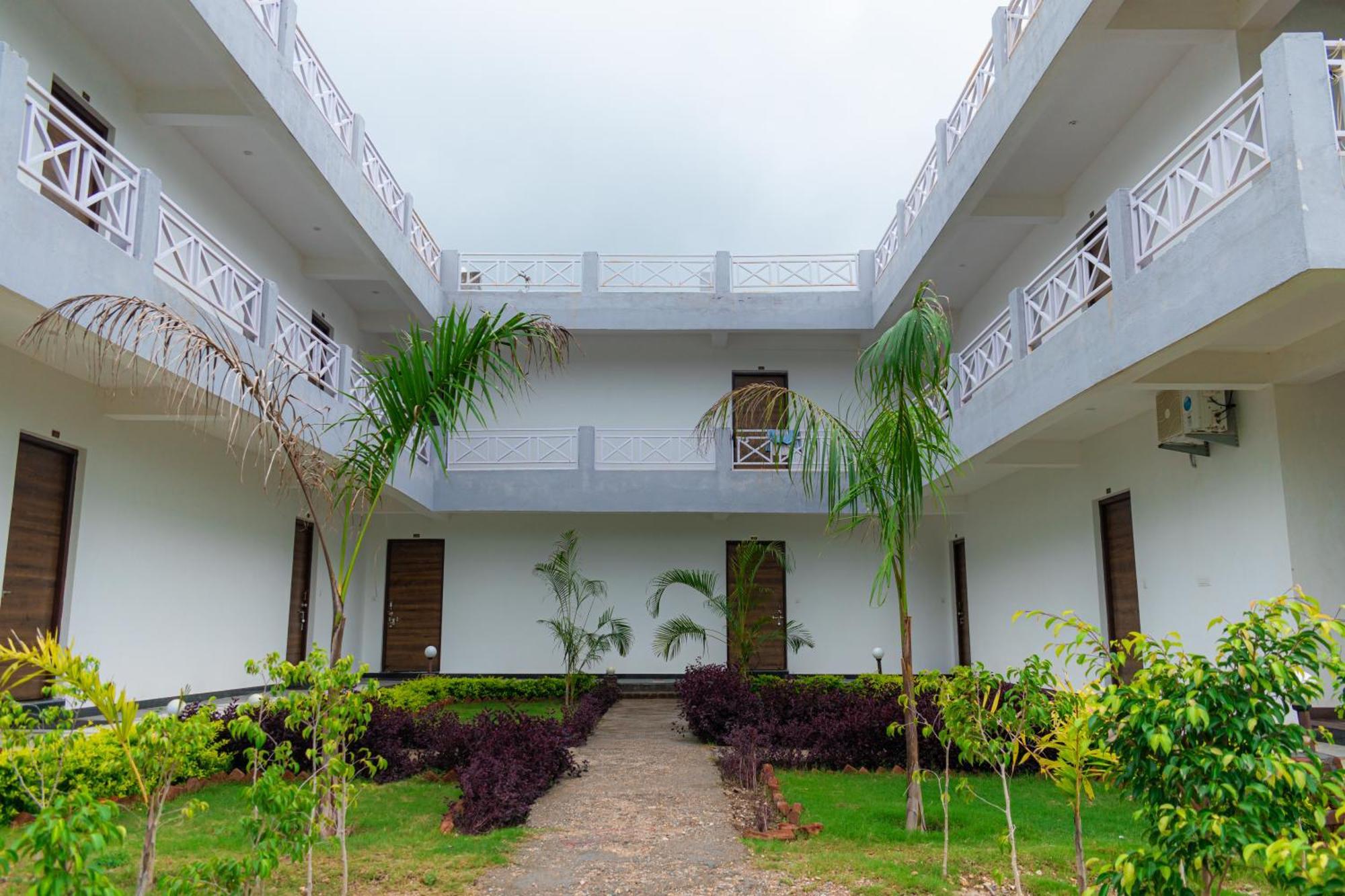 The Sky Imperial Pavoreal Jungle Resort Kumbhalgarh Esterno foto