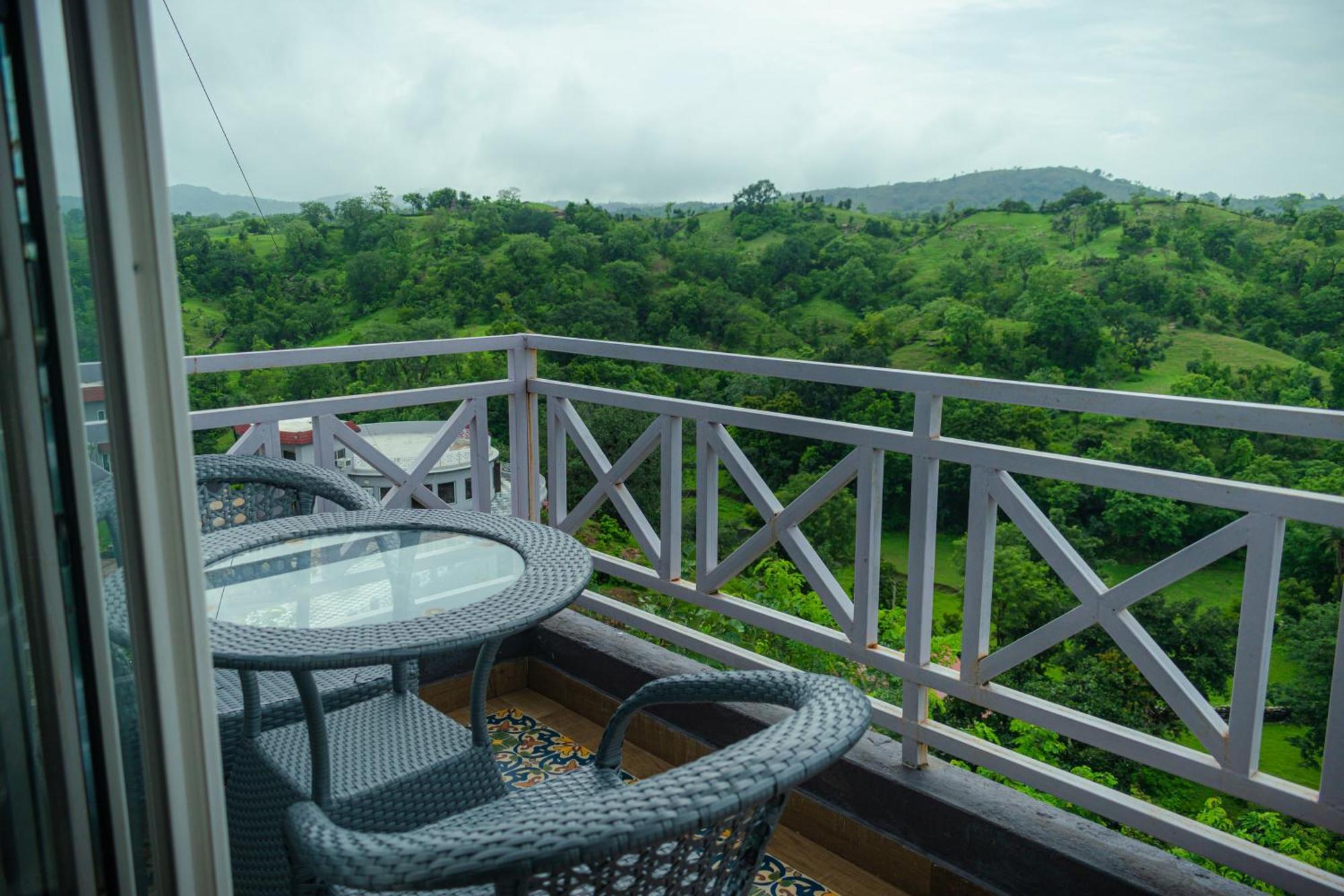 The Sky Imperial Pavoreal Jungle Resort Kumbhalgarh Esterno foto
